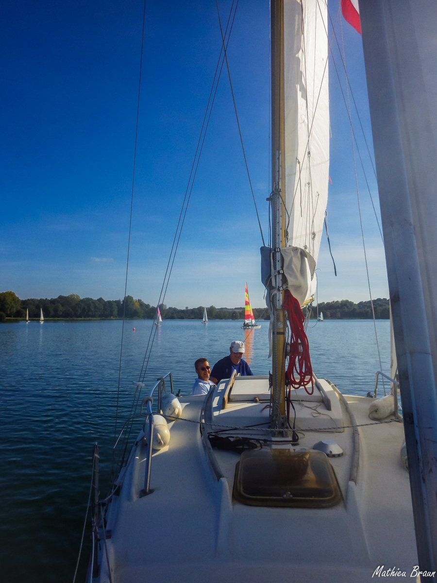 Le Karibou, avec une partie de la flotte, au fond