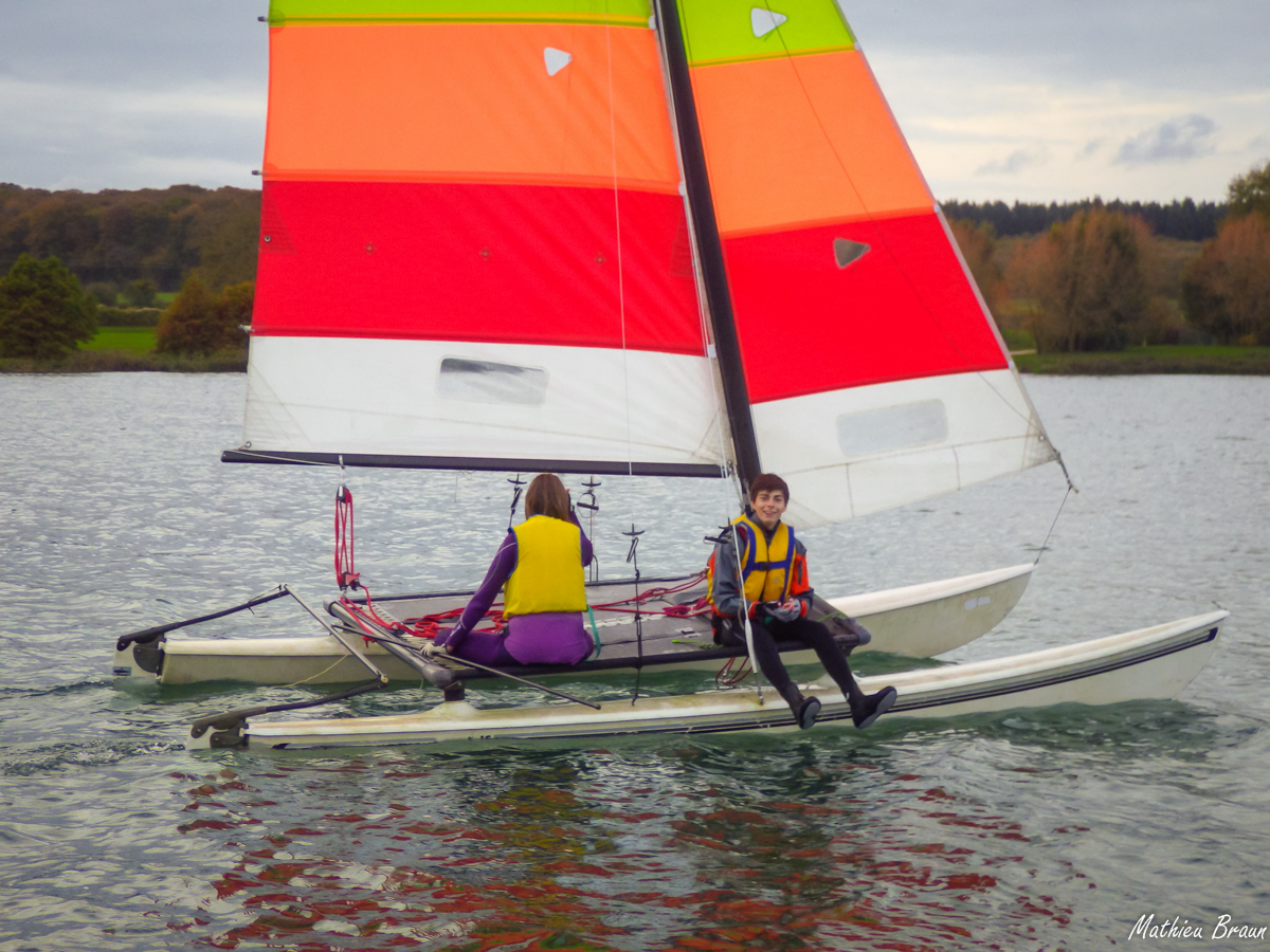 Quand le vent est calme, on profite du confort du catamaran