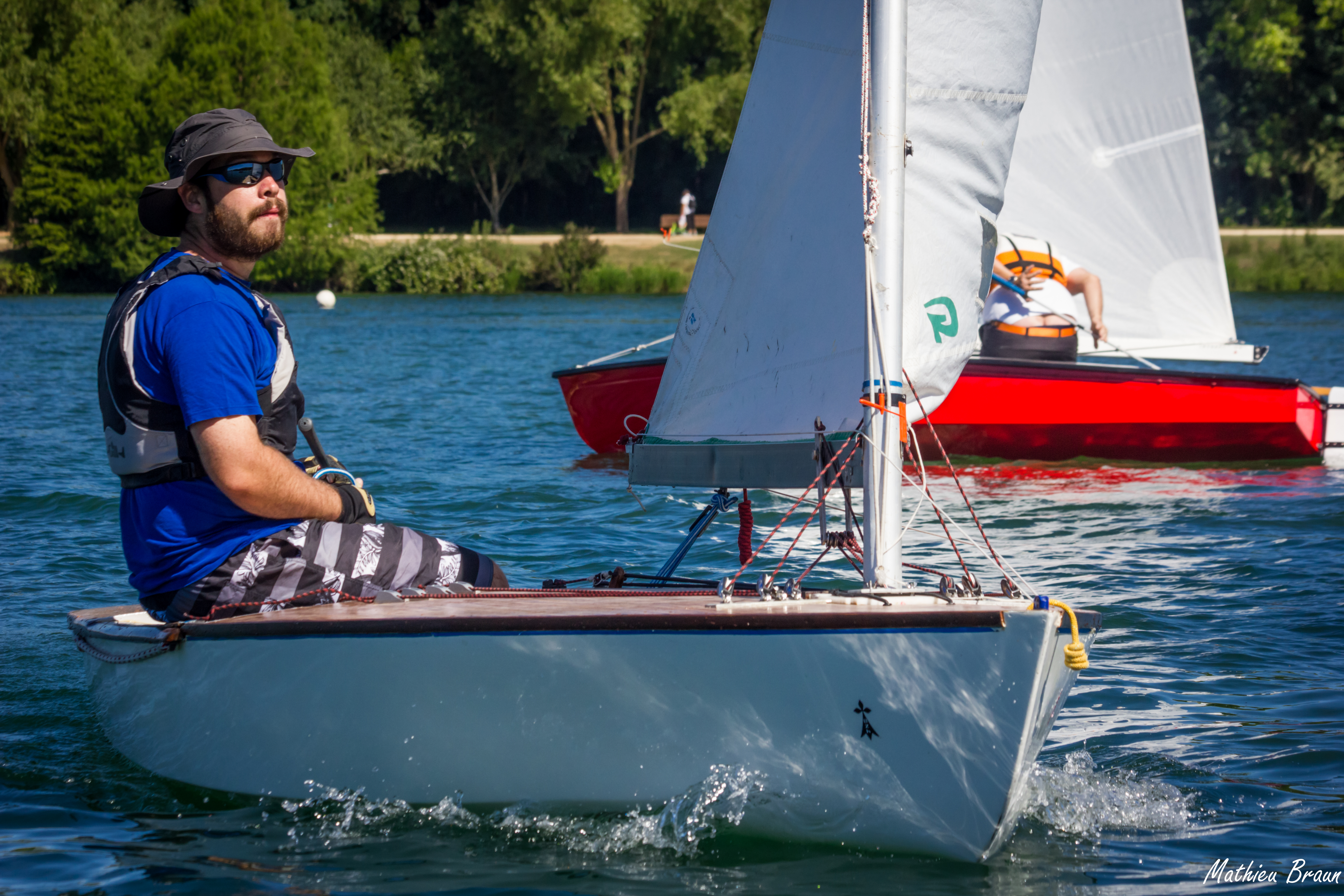 Et pendant ce temps-là, d'autres se concentrent sur leurs voiles